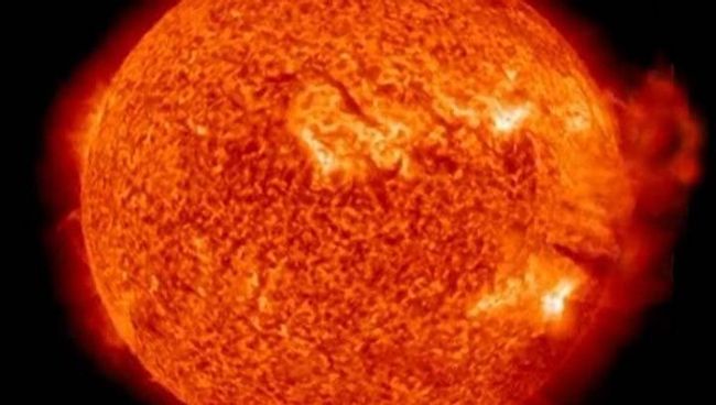 Телескоп НАСА зафиксировал фонтан из плазмы на Солнце Телескоп НАСА зафиксировал фонтан из плазмы на Солнце