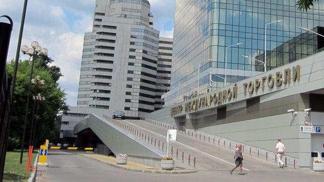 Представитель РПЦ освятил новые здания Центра международной торговли Представитель РПЦ освятил новые здания Центра международной торговли