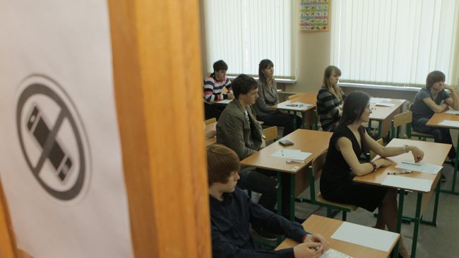 Сдача ЕГЭ в московской школе