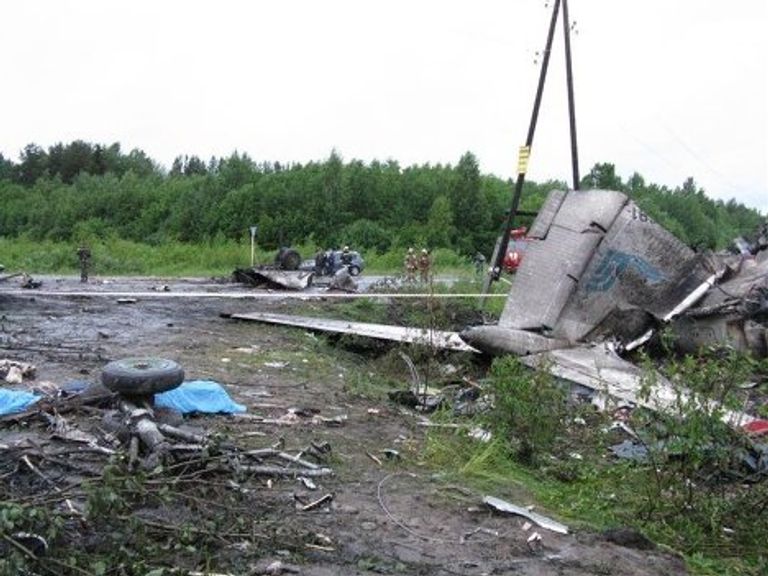 В районе карельского поселка Бесовец, на автомобильную трассу, упал пассажирский самолет ТУ-134 В районе карельского поселка Бесовец, на автомобильную трассу, упал пассажирский самолет ТУ-134