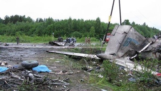В районе карельского поселка Бесовец, на автомобильную трассу, упал пассажирский самолет ТУ-134 В районе карельского поселка Бесовец, на автомобильную трассу, упал пассажирский самолет ТУ-134