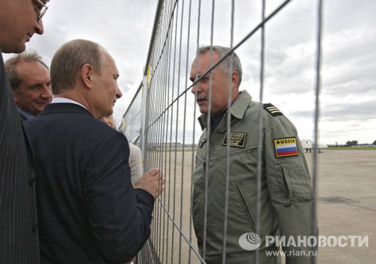 Премьер-министр Владимир Путин посетил 49-й Международный авиакосмический салон Ле Бурже в Париже Премьер-министр Владимир Путин посетил 49-й Международный авиакосмический салон Ле Бурже в Париже
