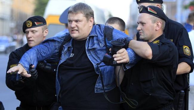 Милиция задерживает участников несанкционированной акции в Минске Милиция задерживает участников несанкционированной акции в Минске