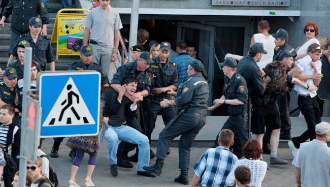 Акция белорусской оппозиции Революция через социальную сеть в Минске Акция белорусской оппозиции Революция через социальную сеть в Минске