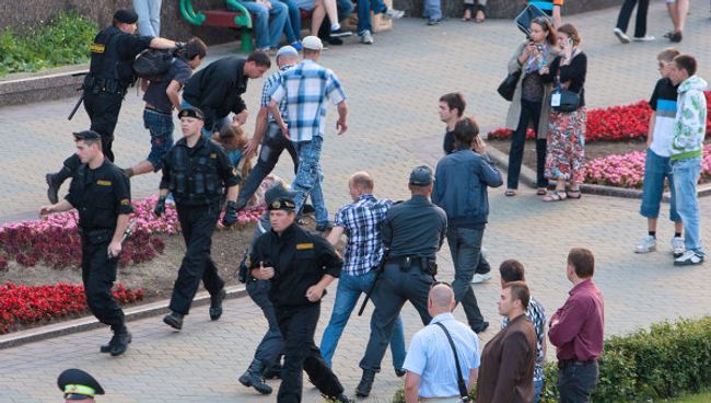 Акция белорусской оппозиции Революция через социальную сеть в Минске Акция белорусской оппозиции Революция через социальную сеть в Минске