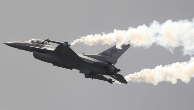 Истребитель F-16 Fighting Falcon. Архивное фото