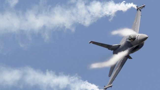 Истребитель F16. Архивное фото