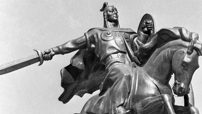 Памятник герою киргизского народного эпоса богатырю Манасу Памятник герою киргизского народного эпоса богатырю Манасу