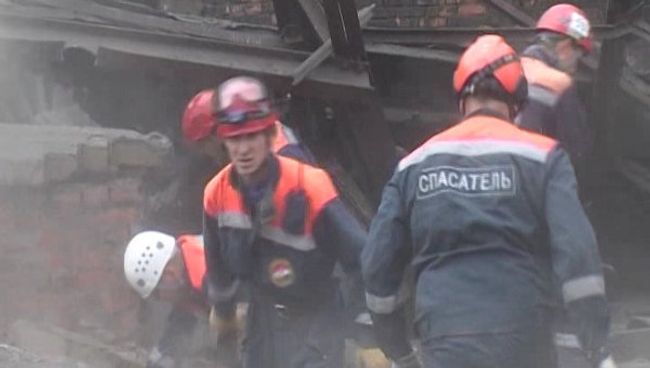 Видео с места обрушения заводской стены во Владивостоке Видео с места обрушения заводской стены во Владивостоке