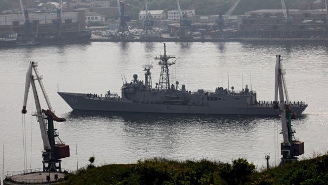 Корабль ВМС США фрегат Форд посетил главную базу Тихоокеанского флота во Владивостоке