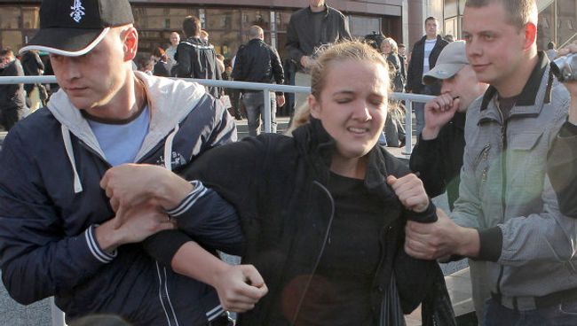 Задержание участников акции протеста движения Революция через социальные сети в День Независимости Белоруссии Задержание участников акции протеста движения Революция через социальные сети в День Независимости Белоруссии