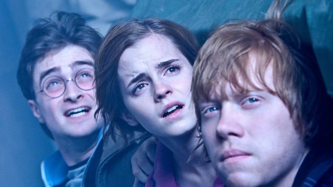 Кадр из фильма Гарри Поттер и Дары Смерти. Часть 2 Кадр из фильма Гарри Поттер и Дары Смерти. Часть 2
