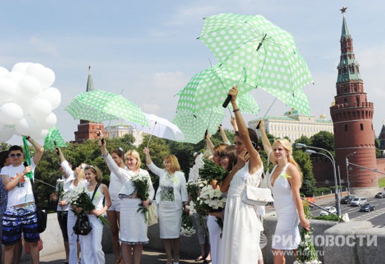 Шествие в День семьи, любви и верности в Москве Шествие в День семьи, любви и верности в Москве