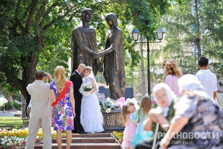 Открытие памятника Святым благоверным Петру и Февронии Муромским в Омске Открытие памятника Святым благоверным Петру и Февронии Муромским в Омске