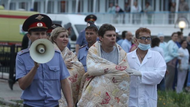 Теплоход Арабелла доставил в порт Казани 76 пострадавших