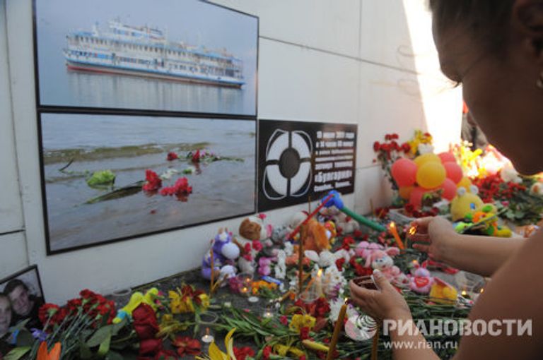Акция в память о погибших на теплоходе Булгария в Казани Акция в память о погибших на теплоходе Булгария в Казани