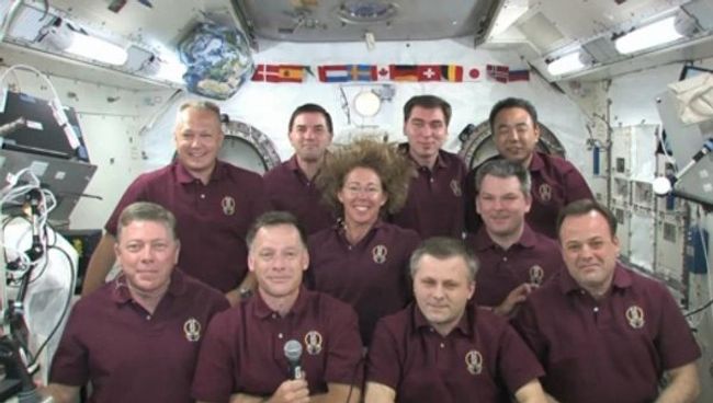 Команды Атлантиса и МКС общаются с Обамой Команды Атлантиса и МКС общаются с Обамой
