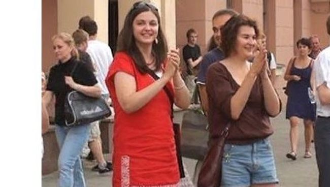 Пешеходы аплодисментами поддержали акцию протеста водителей в Минске