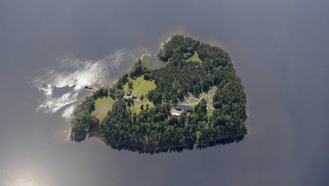 Летний лагерь профсоюзной молодежи на острове Утойя близ Осло Летний лагерь профсоюзной молодежи на острове Утойя близ Осло