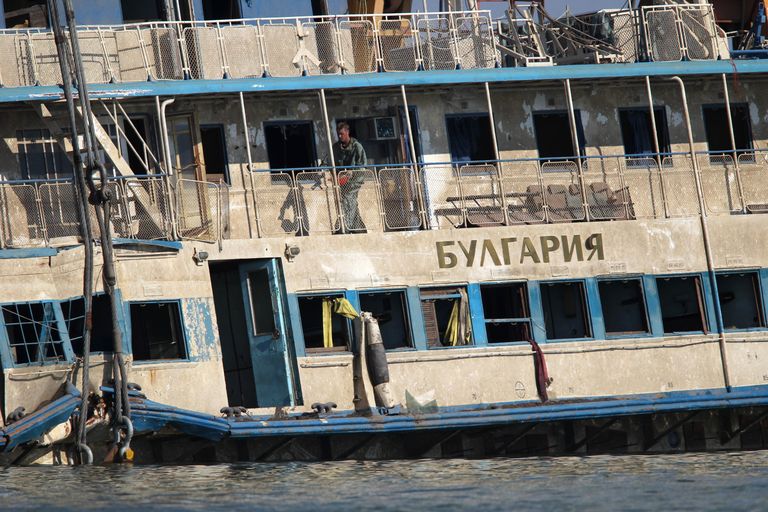 Работы по подъему теплохода Булгария Работы по подъему теплохода Булгария