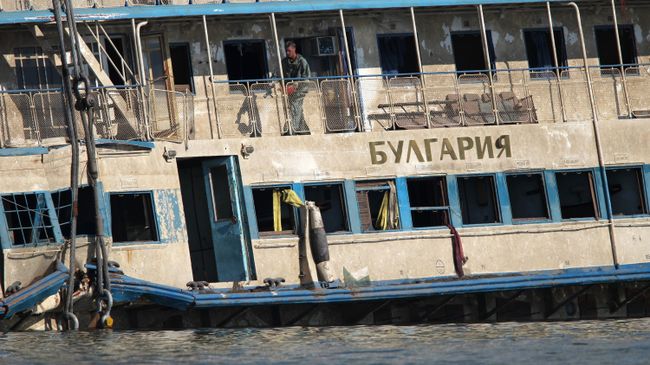 Работы по подъему теплохода Булгария Работы по подъему теплохода Булгария
