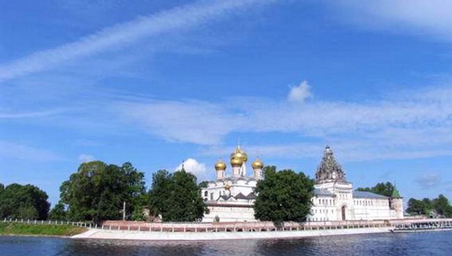 Вид на Ипатьевский монастырь с Волги