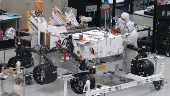 Марсоход Curiosity и его новые колеса Марсоход Curiosity и его новые колеса