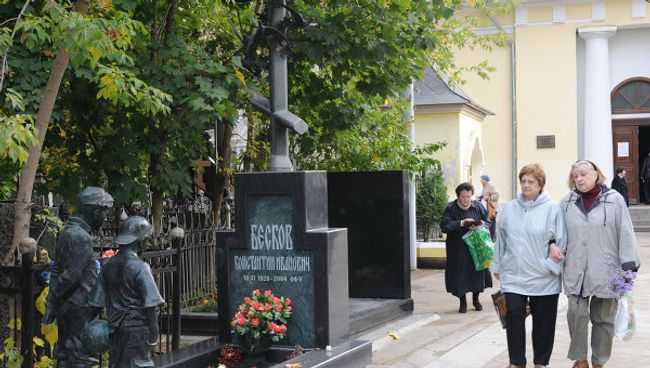На Ваганьковском кладбище. Архив