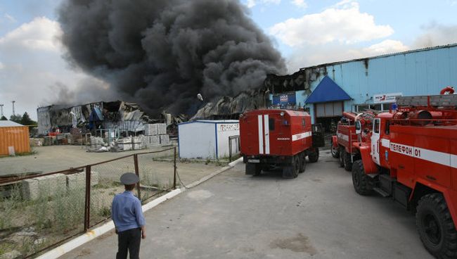Пожар в складском здании в Новосибирске Пожар в складском здании в Новосибирске