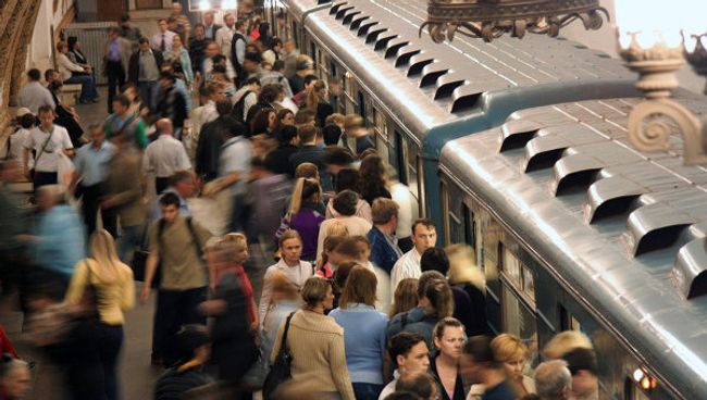В Московском метрополитене в час пик. Архив