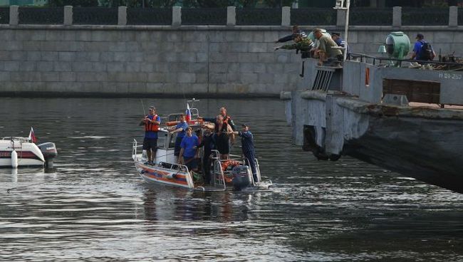 Крушение катера на Москве-реке