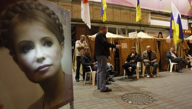 Пикет против ареста Тимошенко у Печерского суда Киева Пикет против ареста Тимошенко у Печерского суда Киева