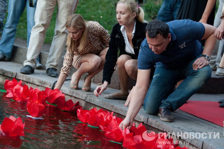 Акция Памяти событий в Южной Осетии на Патриарших прудах Акция Памяти событий в Южной Осетии на Патриарших прудах