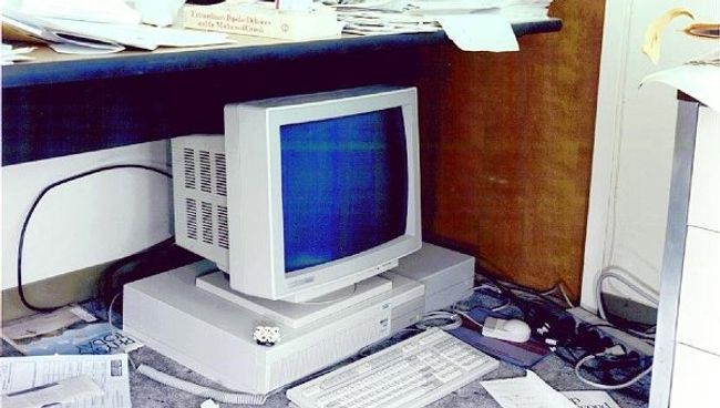 Компьютер, на котором был впервые запущен сервис ArXiv.org в 1991 году Компьютер, на котором был впервые запущен сервис ArXiv.org в 1991 году