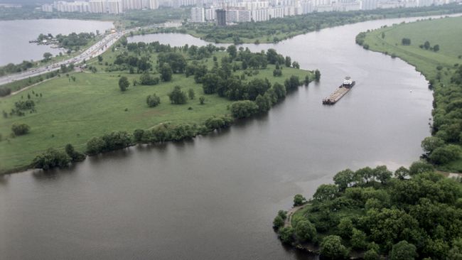 Вид на Москву-реку и район Строгино. Архивное фото