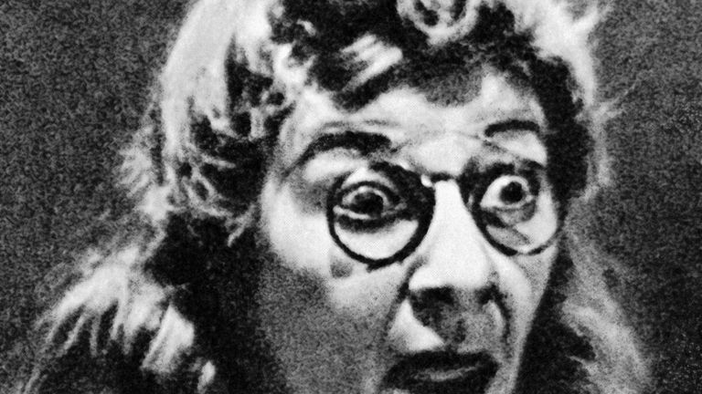 Фаина Раневская в роли Маргариты Львовны в фильме Весна. Фаина Раневская в роли Маргариты Львовны в фильме Весна.