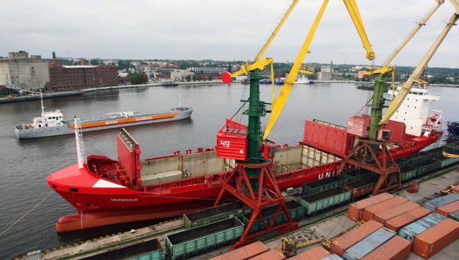 Работа контейнерного терминала Калининградского морского торгового порта