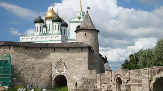 Стена Перси и Никольские ворота