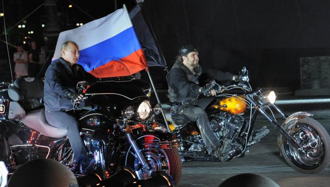 Премьер-министр РФ Владимир Путин на 16-м байк-фестивале в Новороссийске