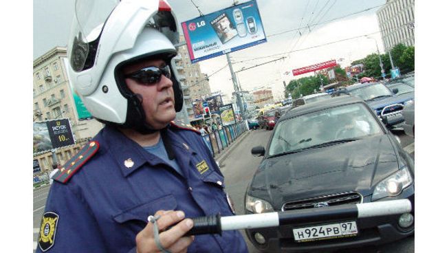 Регулировщик на автодорогах в Москве. Архив Регулировщик на автодорогах в Москве. Архив