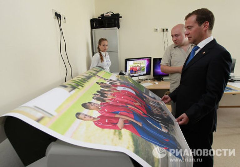 Президент РФ Д.Медведев посетил в день открытия Ставропольское президентское кадетское училище Президент РФ Д.Медведев посетил в день открытия Ставропольское президентское кадетское училище