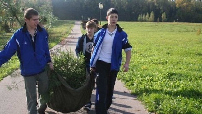 На занятиях ОПТ – Общественно полезным трудом На занятиях ОПТ – Общественно полезным трудом