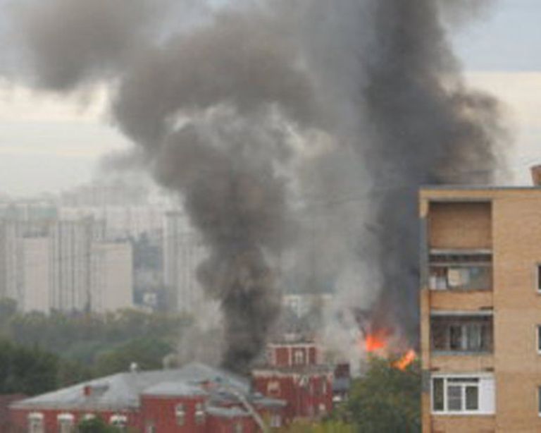 Крупный пожар на западе Москвы Крупный пожар на западе Москвы
