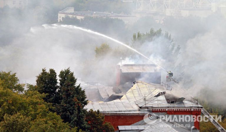 Пожар в бизнес-центре на Можайском шоссе в Москве Пожар в бизнес-центре на Можайском шоссе в Москве