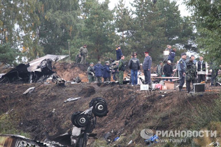 На месте крушения самолета Як-42 под Ярославлем На месте крушения самолета Як-42 под Ярославлем