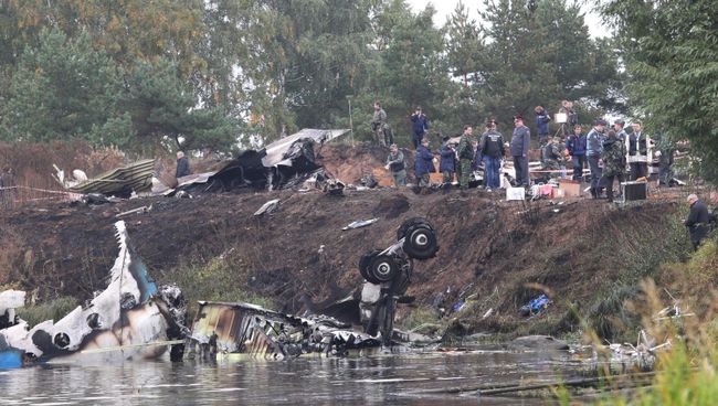 На месте крушения самолета Як-42 под Ярославлем На месте крушения самолета Як-42 под Ярославлем