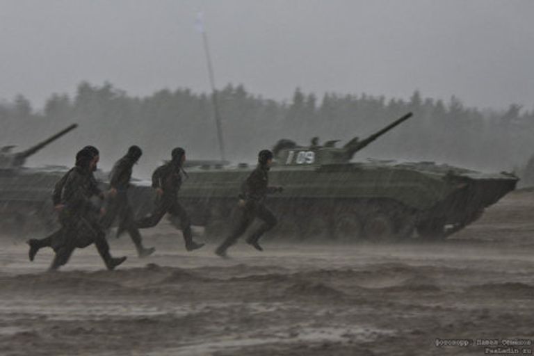 Танковое шоу в честь дня танкиста на полигоне в 56-ом гвард Танковое шоу в честь дня танкиста на полигоне в 56-ом гвард