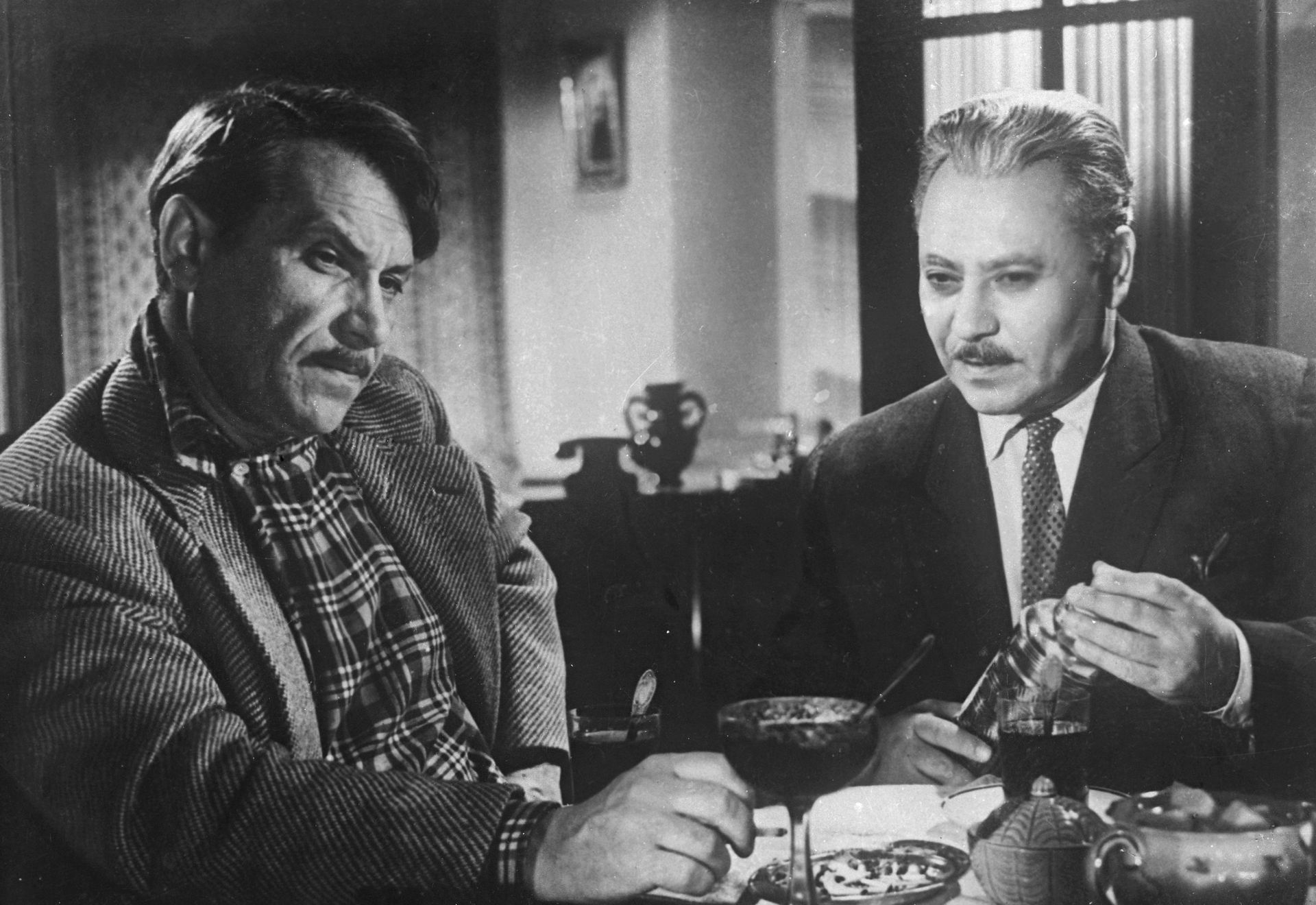 Марк Бернес и Лев Свердлин в кинофильме Ночной патруль Марк Бернес и Лев Свердлин в кинофильме Ночной патруль - РИА Новости, 1920, 30.04.2025