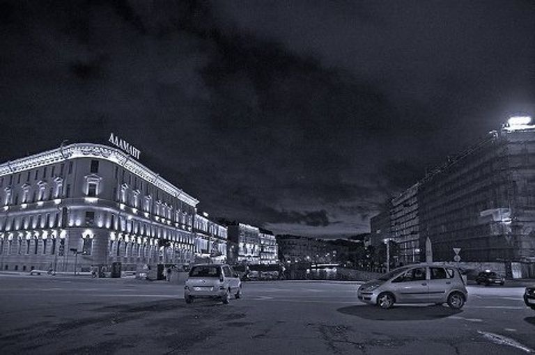 Мойка берёт начало из реки Фонтанки. В начале XVIII века выт Мойка берёт начало из реки Фонтанки. В начале XVIII века выт