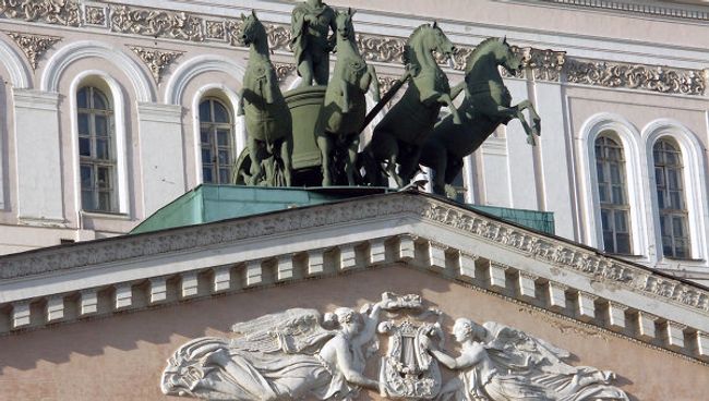 Квадрига бронзовых коней на фронтоне Большого театра